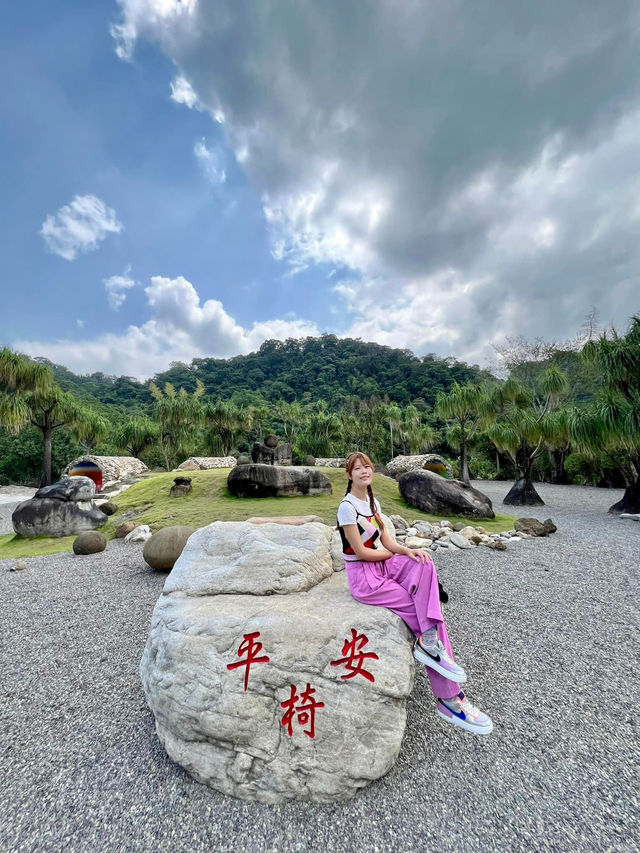 擁有多種天然奇特原石的百年土地公！