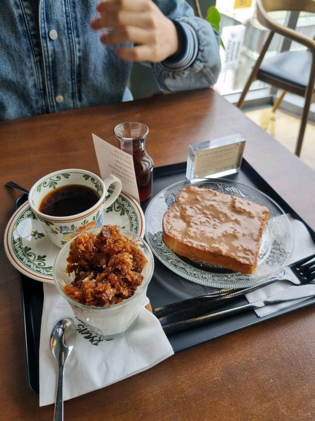 밀크티 토스트가 있는 남포동 카페, 류이즈 커피바🍵