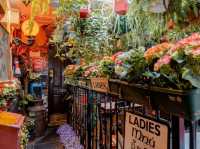 The Churchill Arms (floral pub) 