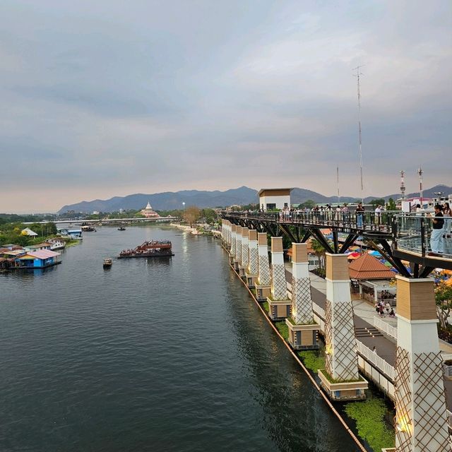ชมวิวสวยๆ บน Skywalk กาญจนบุรี