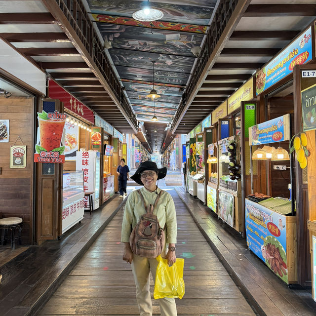 ตลาดน้ำสี่ภาค - แลนด์มาร์คเช็คอินพัทยา