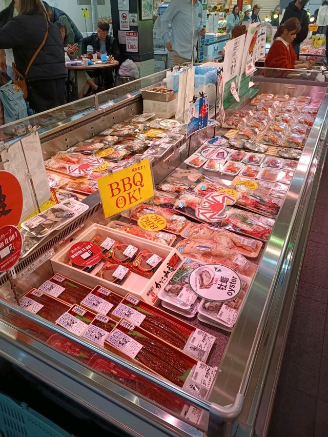 必到黑門市場食刺身