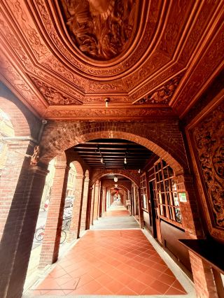 Taipei｜Ten-row Red Brick Houses: The First Arcade Records the Century-old Elegance of Dihua Street