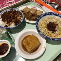 新店半日輕旅行｜瀑布秘境×復古美食×逛街散步一次滿足