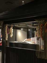 【青森×星野リゾート 青森屋】割烹着姿のお母さんが配膳してくれるビュッフェ