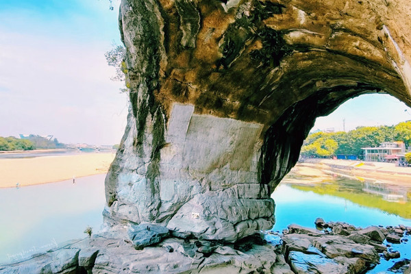 🇨🇳:桂林の象徴！象鼻山 | Trip.com 桂林市中心部・象鼻山・両江四湖景区