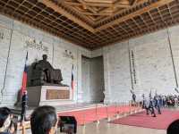 【台湾】巨大な蒋介石のブロンズ像と衛兵交代式を見る