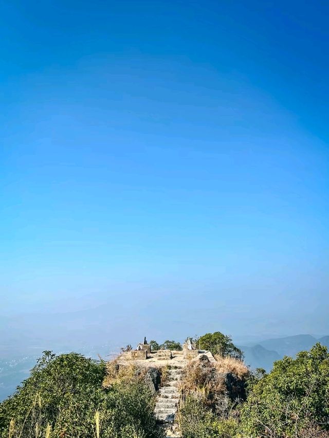 Longtou Mountain Peak: A Trek to Panoramic Heights