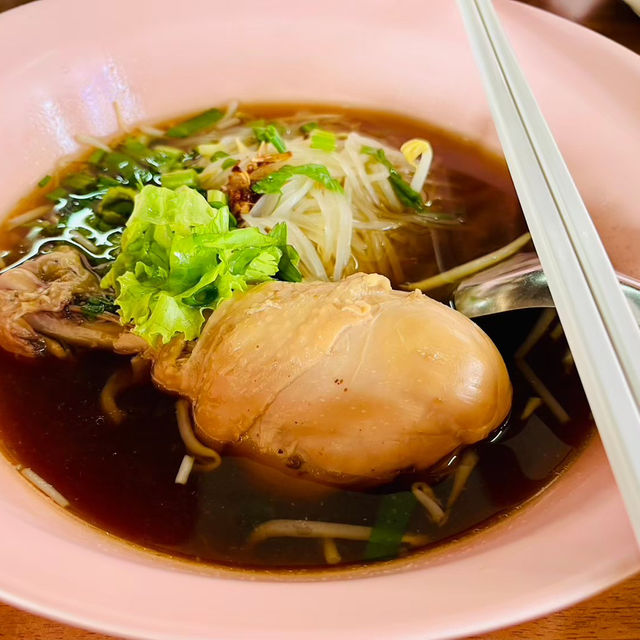  🌟ก๋วยเตี๋ยวไก่ตุ๋นอร่อยเด็ดชามใหญ่ให้เยอะ