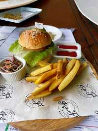 Chill Vibes & Burgers at High Line Rooftop Market!