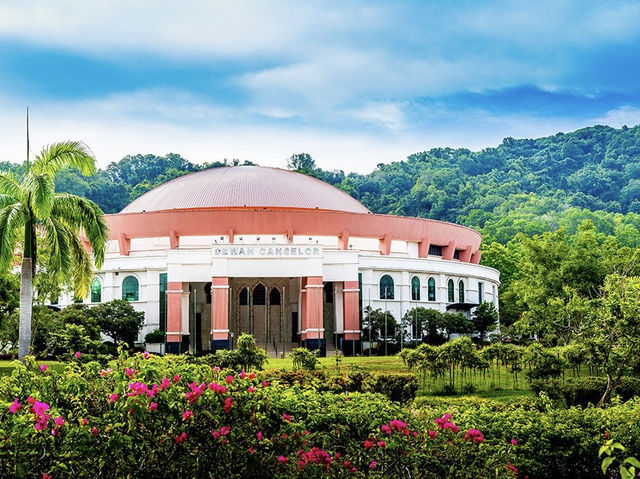 From Campus to Coastline: Experiencing UMS’s Breathtaking Views!"🏖️🎓  