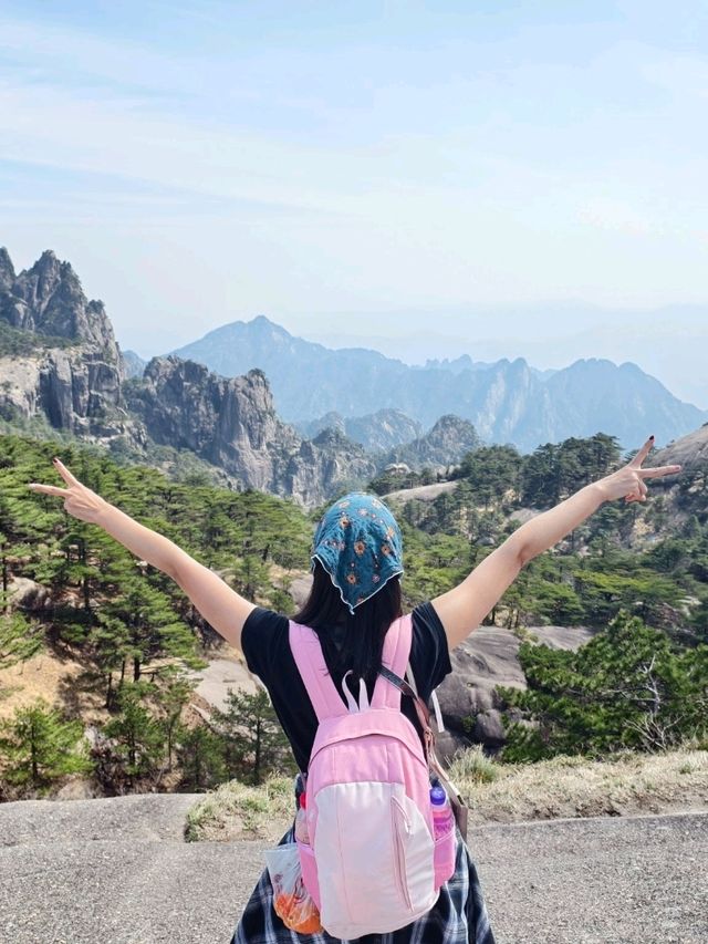 Beautiful place to visit in Spring Huangshan mountain & Ancient Village 