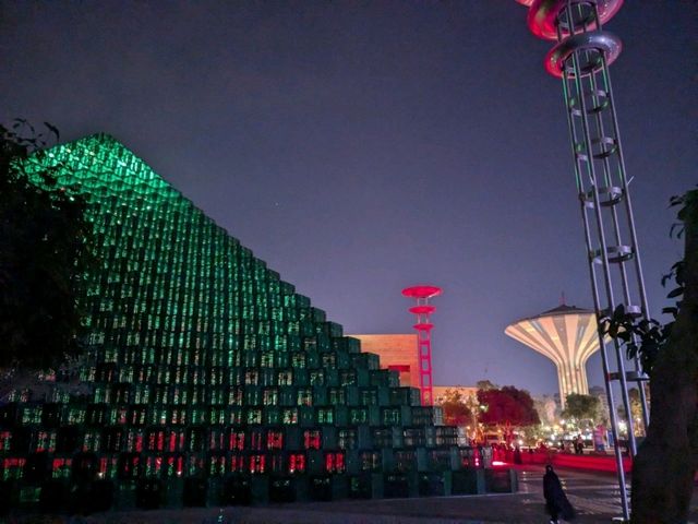 【サウジアラビア🇸🇦】日中もライトアップも美しいリヤドの最先端エリア