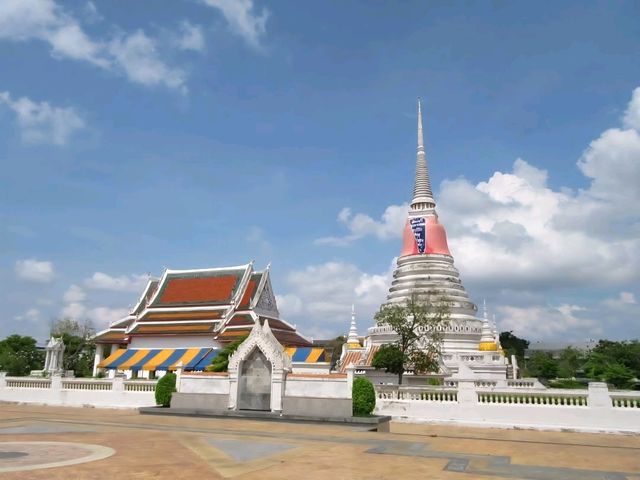 สัญลักษณ์ประจำจังหวัด วัดพระสมุทรเจดีย์✨️