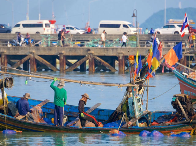 🌊🏝️ NATHON TOWN WEEKEND ESCAPE: Samui’s Authentic Harbor Hideaway! 