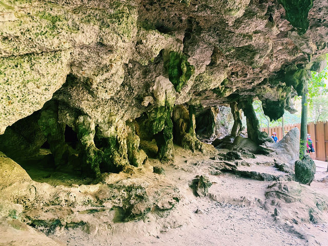หาดไร่เลย์ (Railay Beach) น้ำทะเลใส กระบี่