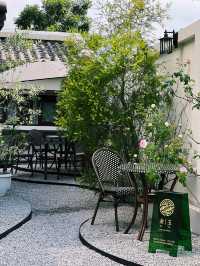 Jinyù Cafe and Eatery เป็นคาเฟ่สไตล์จีนยูนนาน