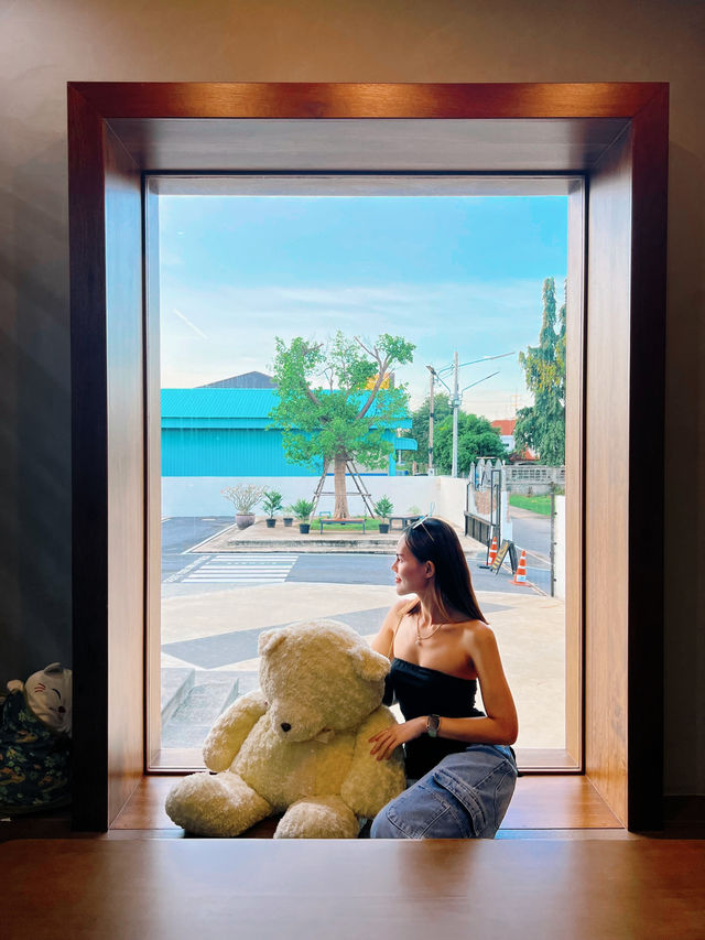 คาเฟ่สไตล์มินิมอล S-Curve Coffee