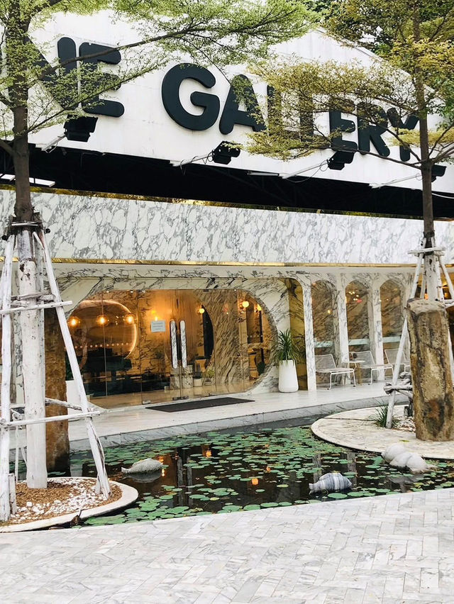 Sip elegance. Every cup at Marble Café i