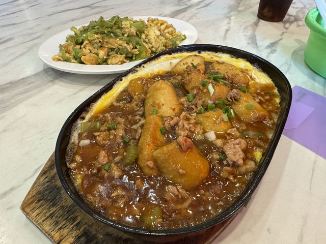 Wrapped in Flavor: Teck Sing’s Herbal Chicken Hits the Spot