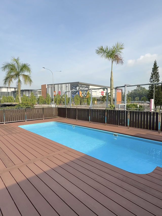 Comfortable Convenience Just Steps from AEON Mall - Hotel Granada