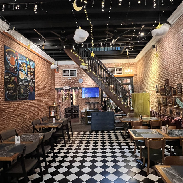 Brunch goals in Penang? Check out Sarapan at 7 am along Muntri Street