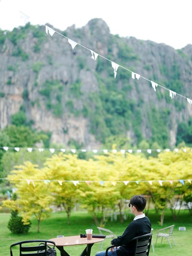 ภูผาราชันย์ คาเฟ่บ้านมุง