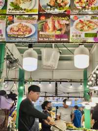 曼谷｜走出百貨就能開吃！Central World門口街頭夜市美食太讚了