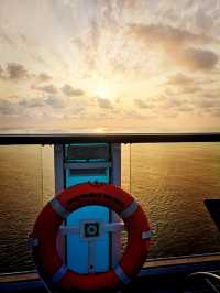 Cruising & Snoozing: The Art of Doing Less at Sea