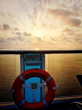 Cruising & Snoozing: The Art of Doing Less at Sea