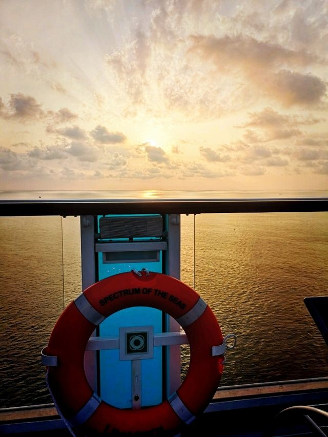 Cruising & Snoozing: The Art of Doing Less at Sea