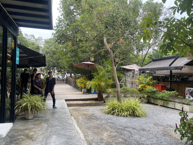 บ้านเล seafood and cafe จังหวัดปัตตานี
