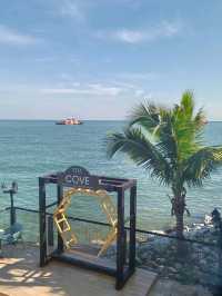 Where Sea Breeze Meets Coffee Beans – A Chill Spot by the Water