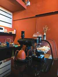 Lapinta Cafe & Roastery คาเฟ่สีส้ม