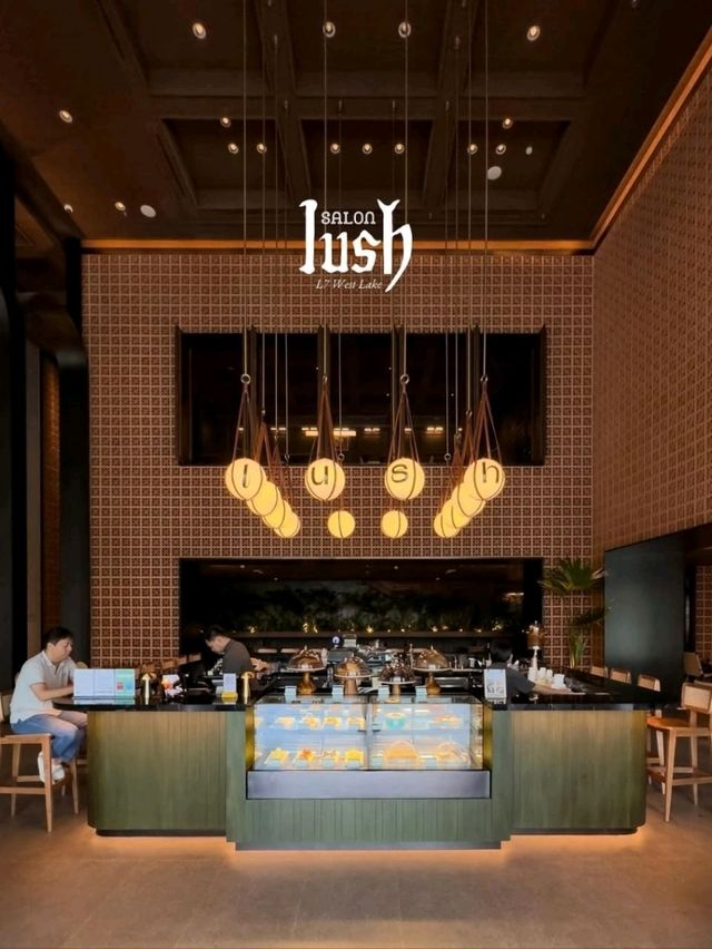 Lush Salon