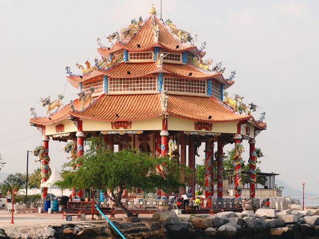 วัดเกาะลอย ศรีราชา 