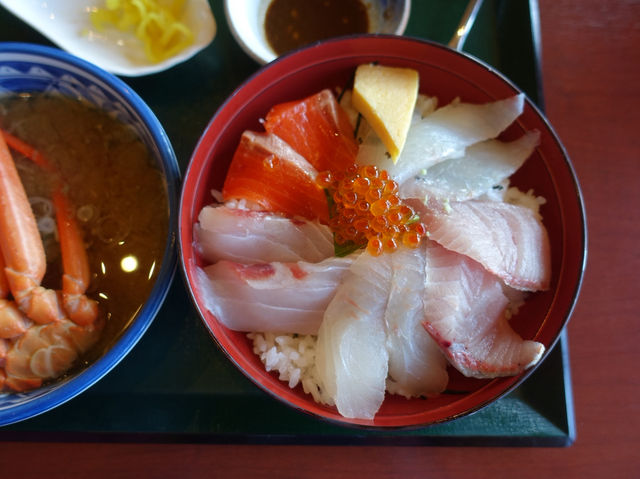 🚢 魚の駅生地 できたて館 航海灯 – Fresh Seafood Right by the Port