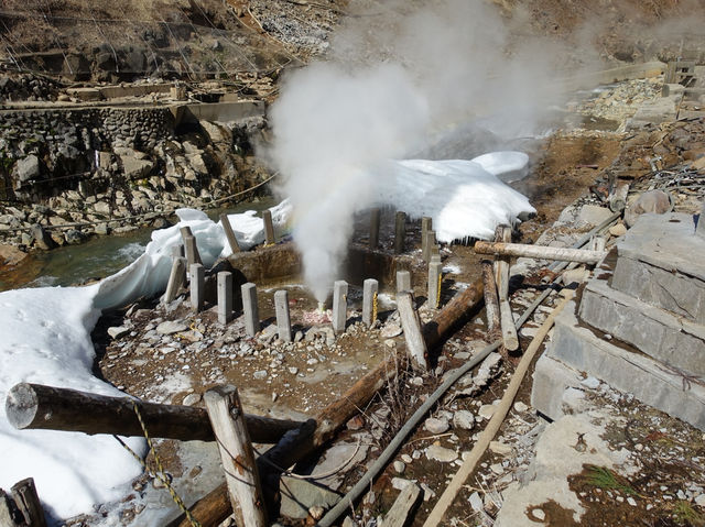 🍃 Jigokudani Funsen Fountain – A Steamy Surprise on the Way to the Snow Monkeys