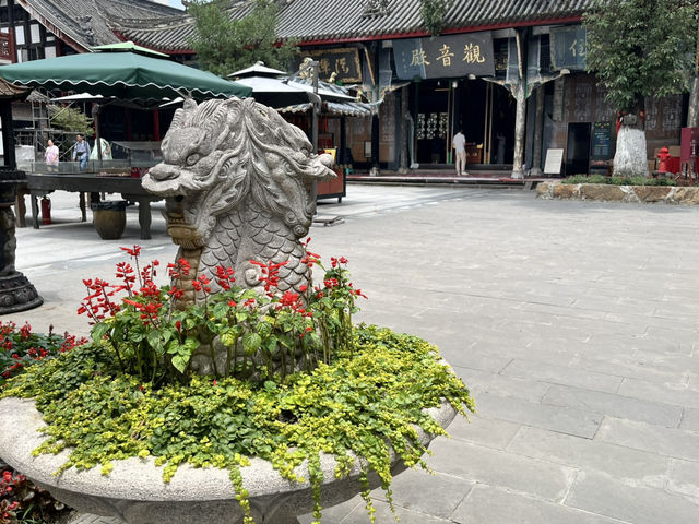 Finding Stillness in the Heart of Chengdu – A Day at Daci Temple