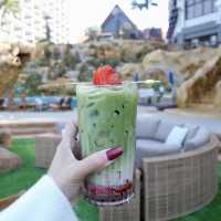  Blue Dragon – คาเฟ่ & บีชคลับสุดหรูริมทะเลพัทยาใต้