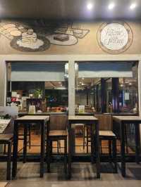 【バンコク】アソーク駅近く！22時まで営業のカフェ☕