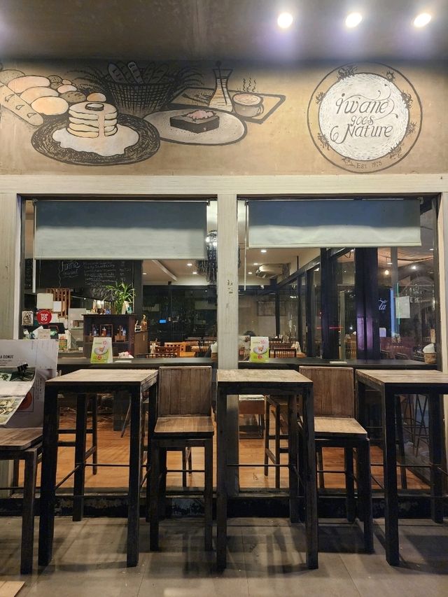 【バンコク】アソーク駅近く！22時まで営業のカフェ☕