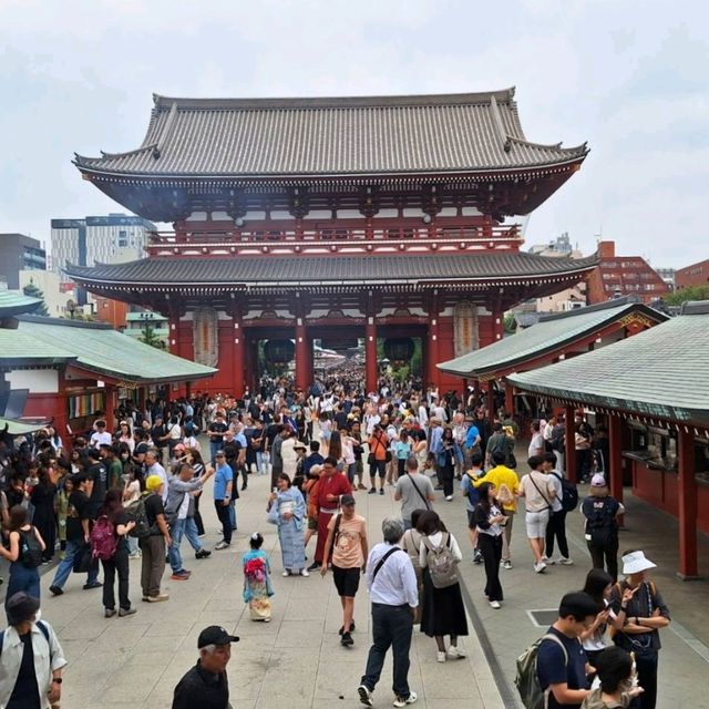 บรรยากาศวัดเซ็นโซจิ โตเกียว ช่วงเทศกาล