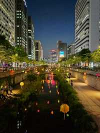 Cheonggyecheon at night