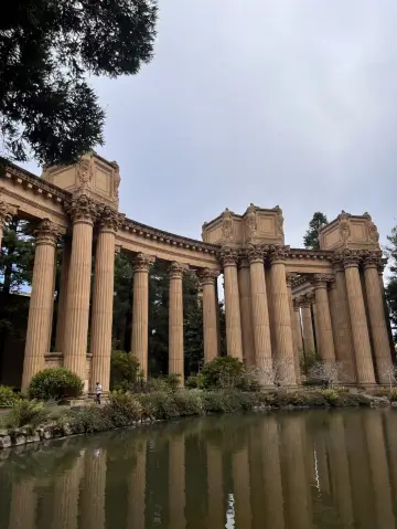 舊金山藝術宮｜羅馬式建築與天鵝湖的夢幻邂逅 🏛️