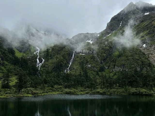🏔️ Let’s Go to Nanjiluo (南极洛) – Yunnan’s "Heavenly Lake Sanctuary