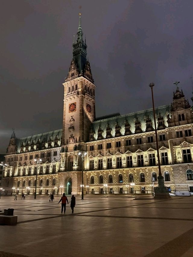 Urban Energy and Historic Streets in Hamburg City Center