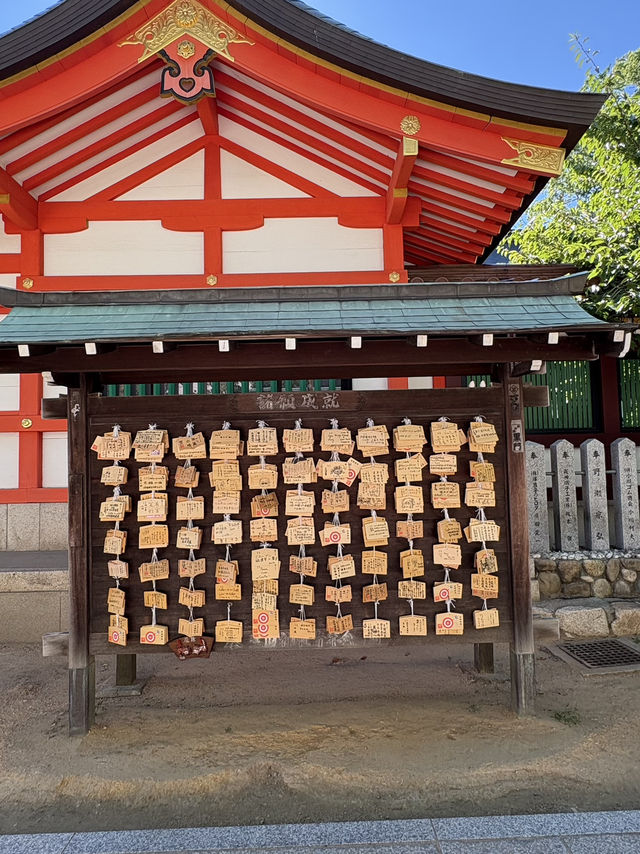 《神戶生田神社|紅色鳥居下的浪漫與歷史巡禮》 	《神戶生田神社|紅色鳥居下的浪漫與歷史巡禮》