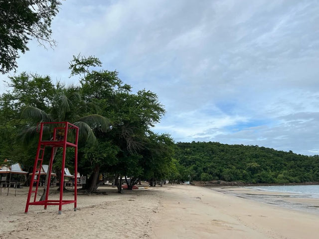 ที่นี่ไม่ใช่แค่ทะเล…แต่เป็นที่พักใจ 🌴✨
