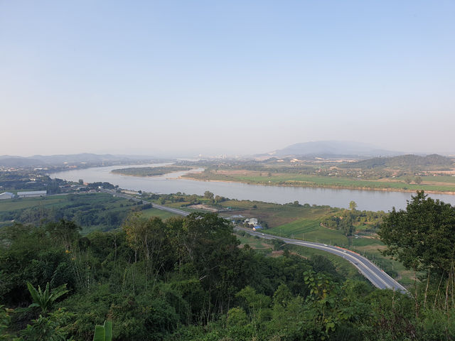 🛕 Phra That Pha Ngao: Chiang Rai’s Sacred Cliff